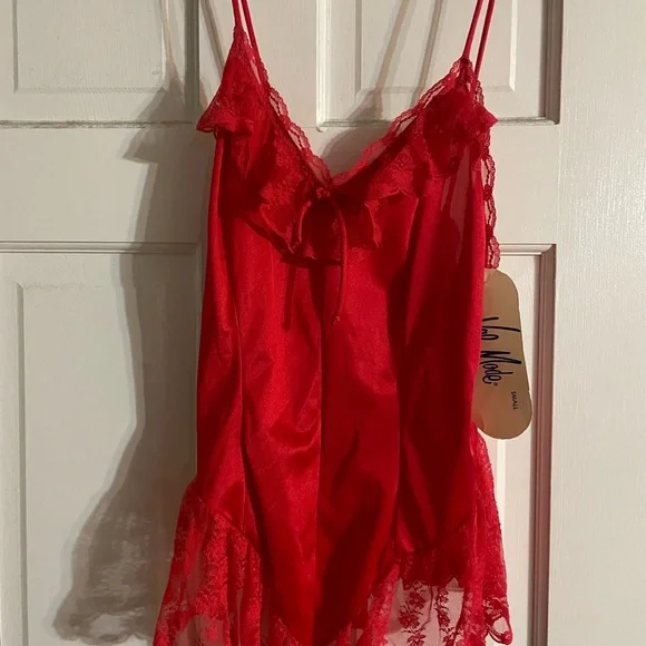 Red Lace Trim Robe - Picture 2 of 2